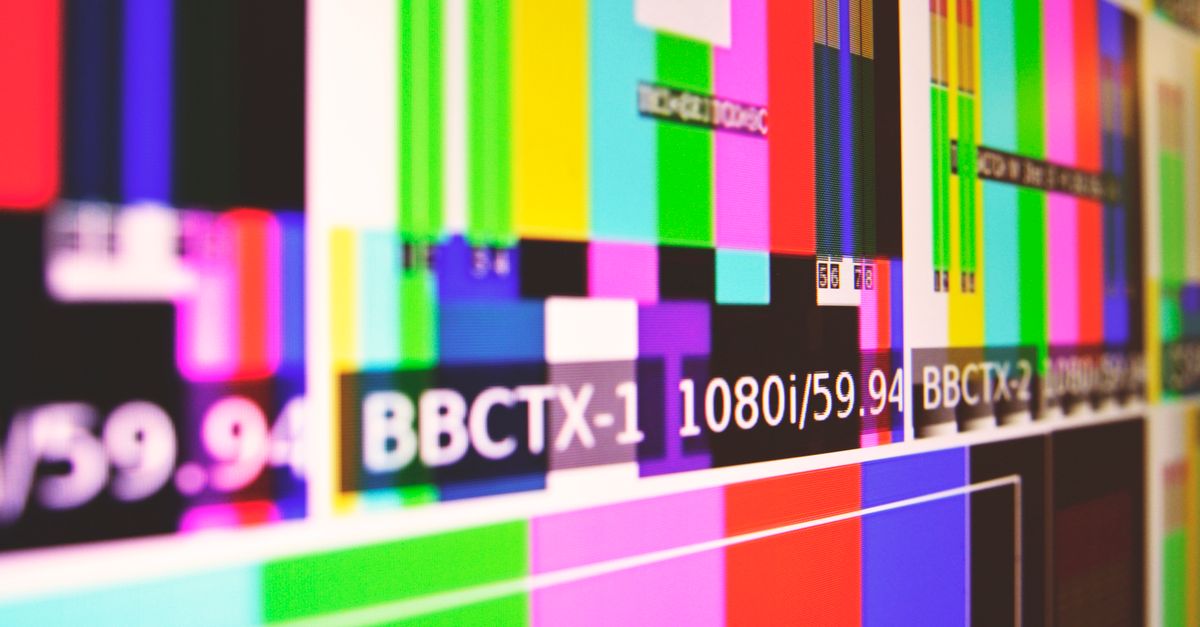 Écran de test affichant des barres colorées sur fond noir, design moderne et lumineux